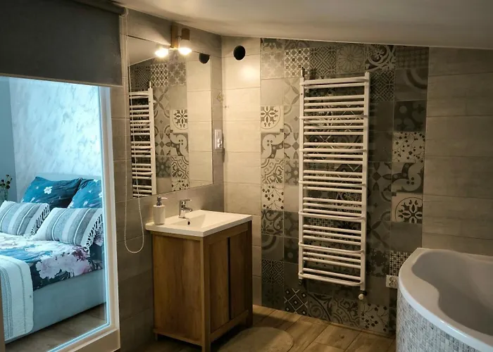 Dawna Mleczarnia Familijny Apartman *